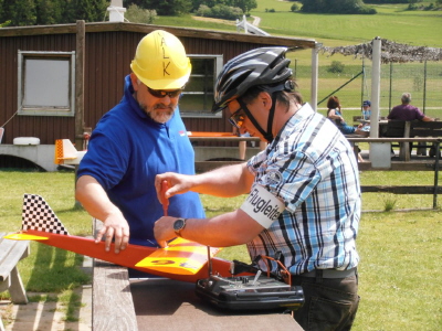 Auch die Elektriker mssen schrauben